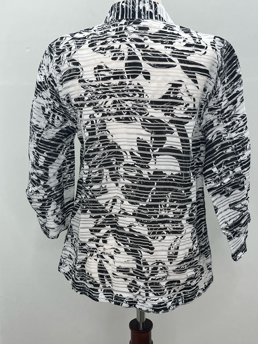 Coldwater Creek Black White Abstract Floral Sheer Zip Front Jacket Blouse Size 8 - Picture 4 of 7